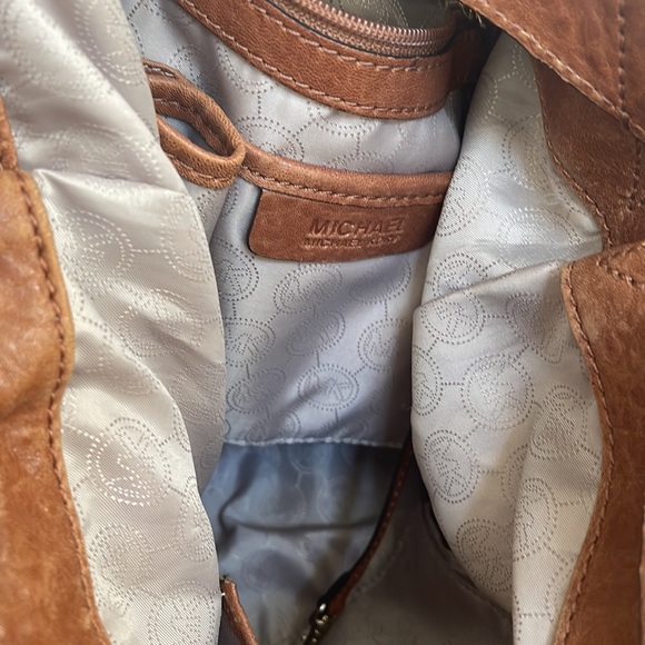 Michael Kors Uptown Astor Pebbled Leather Bag - Picture 2 of 6